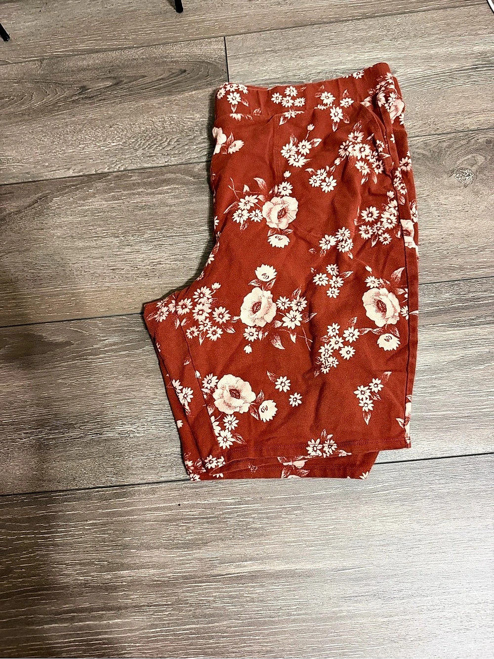 Torrid Floral High Waist Shorts in Red Size 4